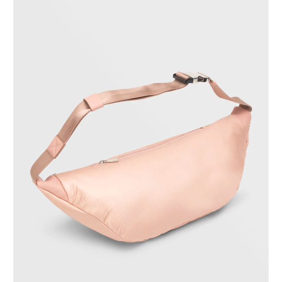 NEW CARAA FREE PEOPLE BLUSH LARGE CROSSBODY SLING BAG - Picture 2 of 7